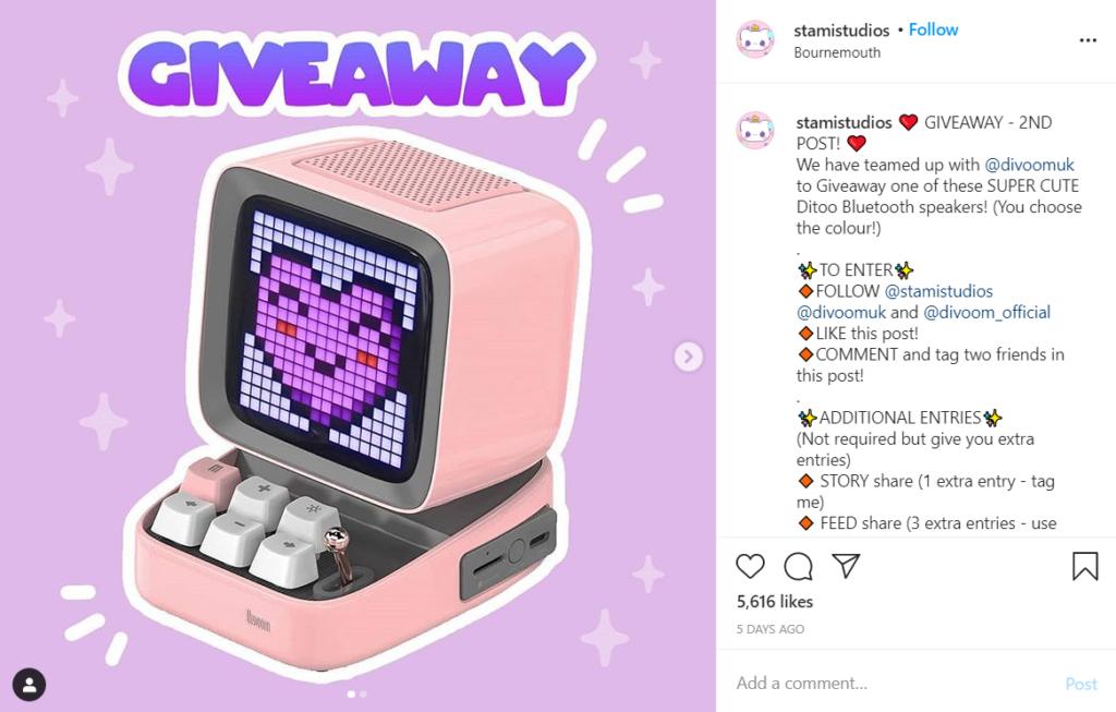 Computador mostrando coração como símbolo de vitória