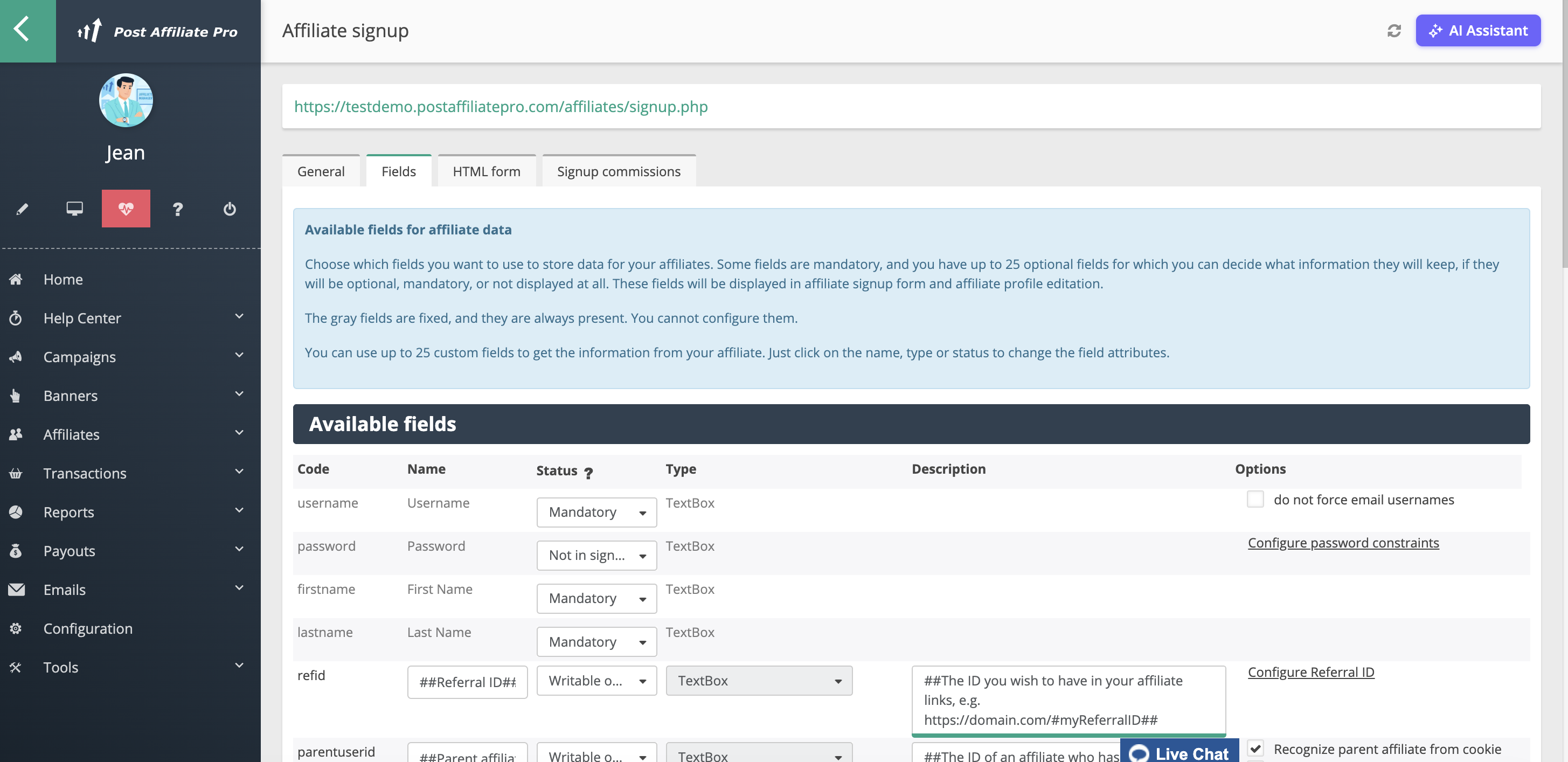 Post Affiliate Pro - Aba de Campos de cadastro de afiliados mostrando campos integrados e personalizados
